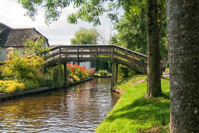 Tour to Giethoorn and Keukenhof Tulip Fields from Amsterdam - Price and logistics: what you are paying for, beyond the total