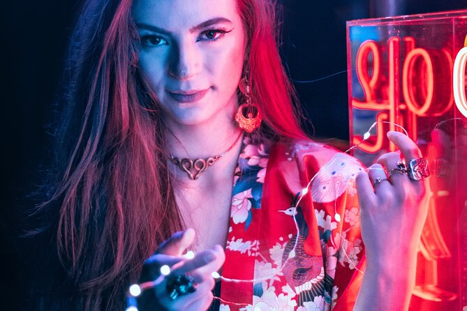 Vacation Night Photoshoot & Tour in Amsterdam - Posing tips that actually help (even if you hate cameras)