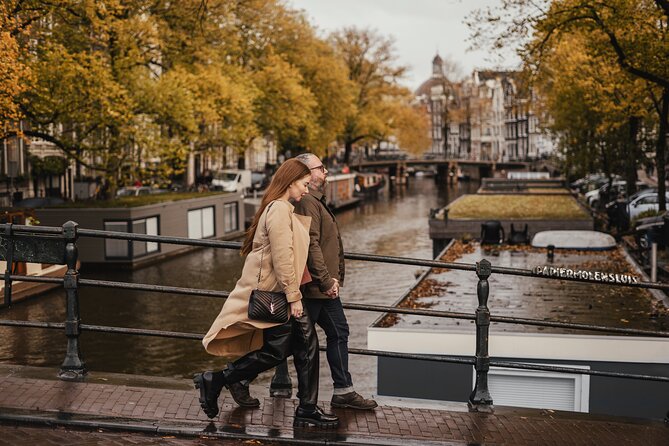 Vacation Photoshoot & Tour in Amsterdam - How Sandra gets your photos from awkward to natural