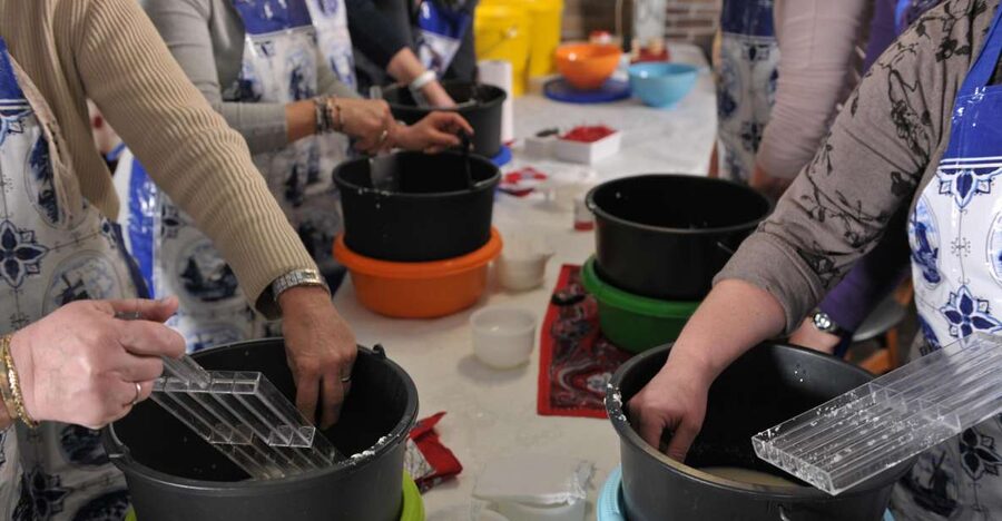 Volendam: 2.5-Hour Cheesemaking Workshop & Clog Making Tour - Where You Meet: Simonehoeve and the Mini-Windmill Moment