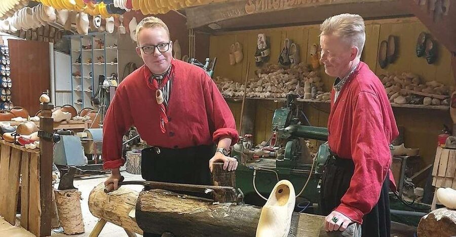 Volendam: 2-Hour Clogmaking Workshop and Cheese Tour - Who should book this clog and cheese workshop