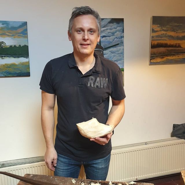Volendam: 2-Hour Clogmaking Workshop and Cheese Tour - Tastings at the shop: stroopwafel, speculaas, wine, and cheese variety