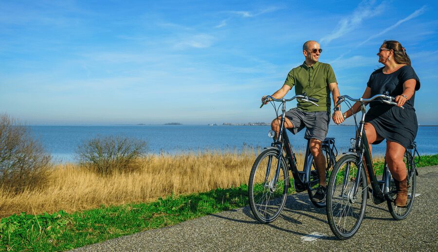 Volendam: Bike Rental including Highlights-Routes - The dike ride you will actually remember