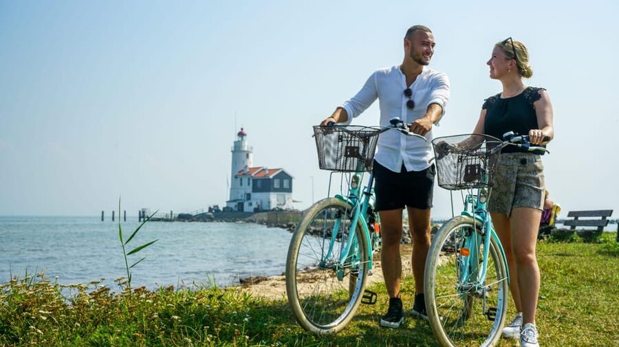Volendam: E-Bike Rental including Highlights-Routes - Volendam pickup under the dike, right where the harbor life happens