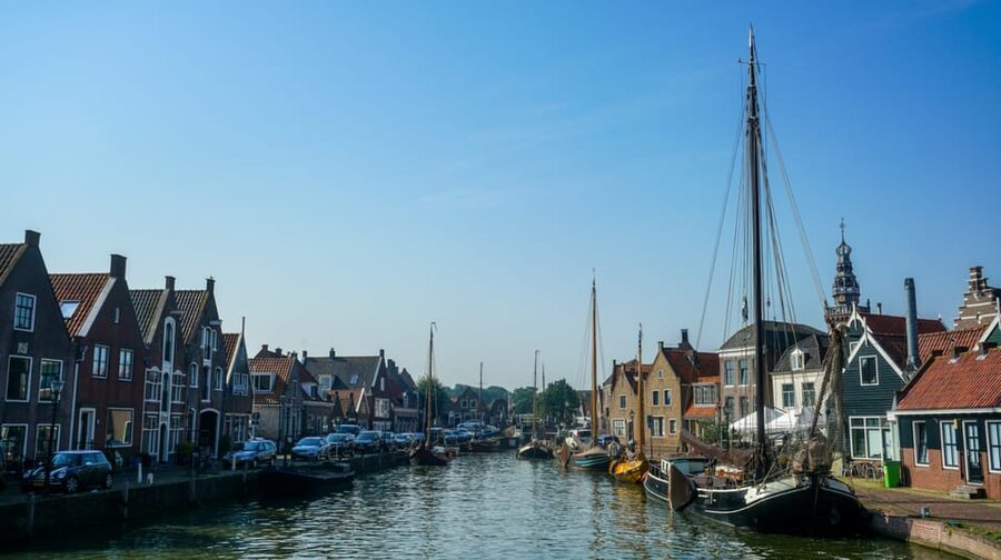 Volendam: E-Bike Rental including Highlights-Routes - Price and value: $42 buys freedom, a bike that works, and easy navigation
