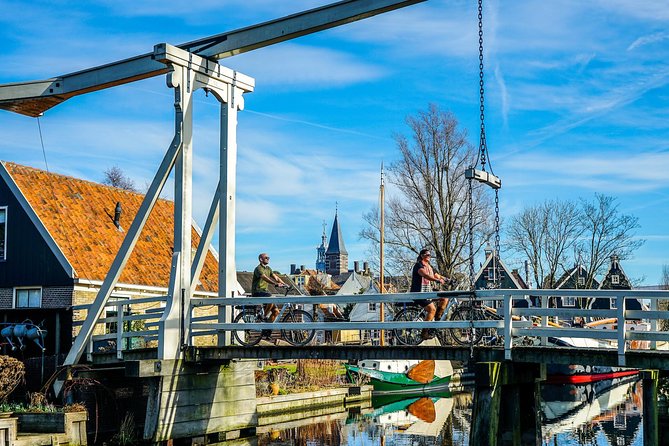 Volendam: E-bike rental with suggested countryside- and fisherman village route - Volendam As Your Bike Base, and Why It’s a Smart Start