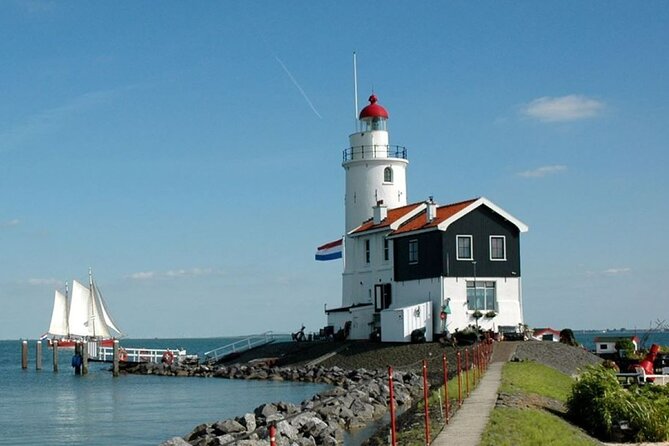 Volendam: E-bike rental with suggested countryside- and fisherman village route - Edam in About an Hour: Canals, Alleys, and Cheese Culture