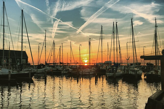 Volendam: E-bike rental with suggested countryside- and fisherman village route - Monnickendam in About an Hour: Old Streets, Old Harbor, and Beer by the Water
