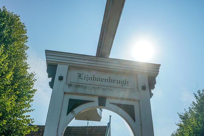 Volendam: E-bike rental with suggested countryside- and fisherman village route - Optional Marken Plan: Former Island Town, 10 Kilometer Dike, and a Boat Back