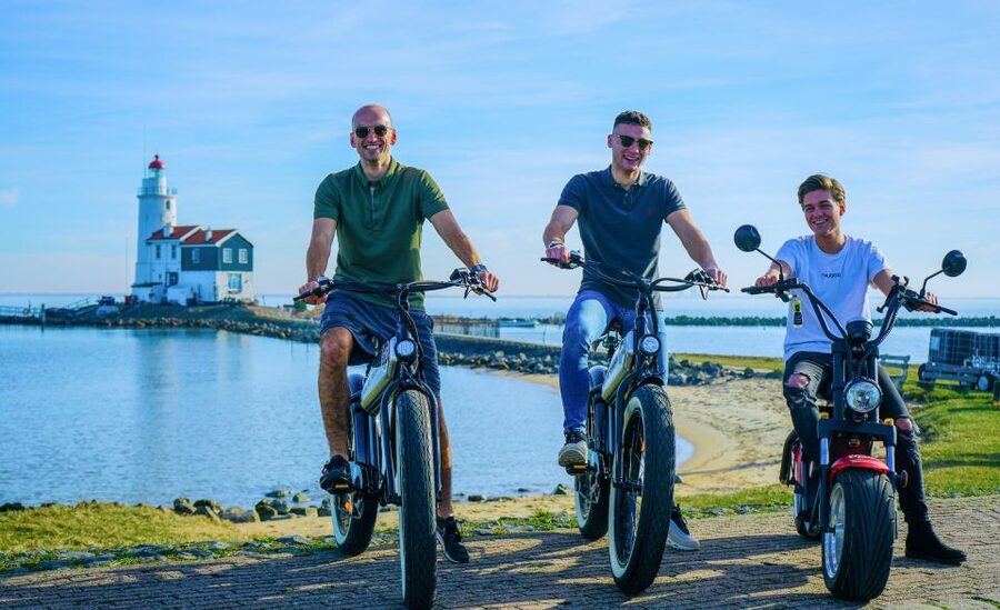 Volendam: E-Fatbike Rental - Marken as an Optional Upgrade: Wooden Facades, Bridges, and a Water-Bound Town