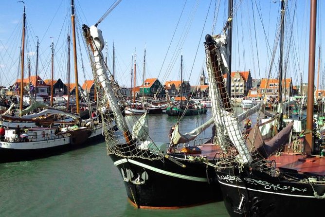 Volendam & Marken Private Tour in luxury Jaguar S Type 1/2 day - Stop 3 Broek in Waterland: the quick village pause