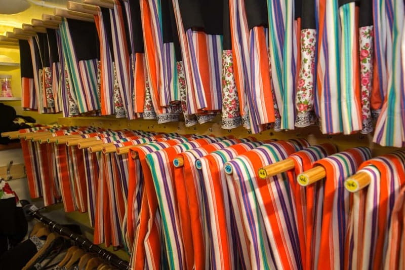 Volendam: Photo Opportunity in Traditional Dutch Costume - Finding Volendam Rent & Event B.V. and What Happens on Arrival
