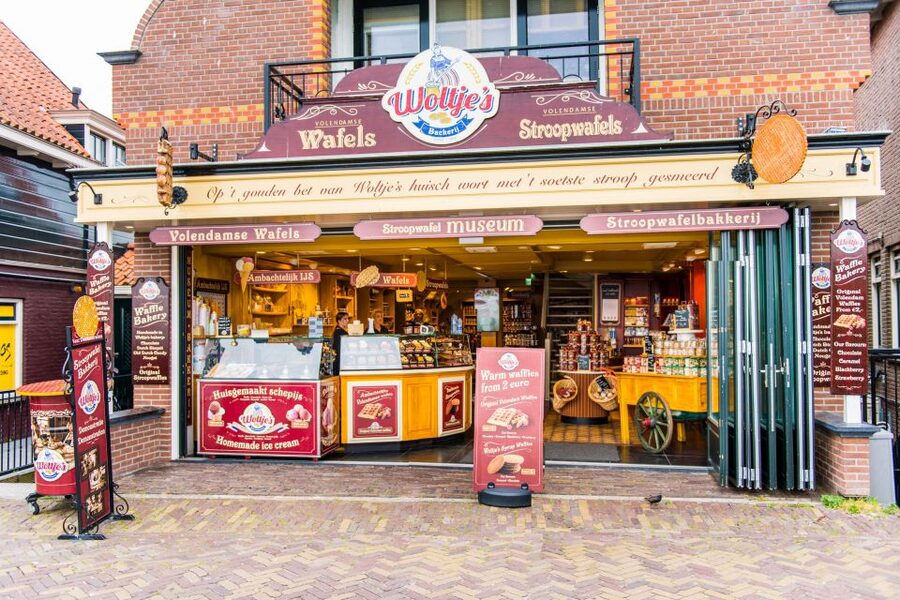 Volendam: Stroopwafel Experience with Tasting - The overall vibe: small, sweet, and very practical
