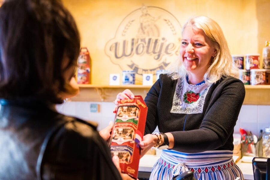 Volendam: Stroopwafel Experience with Tasting - The renovated bakery, shop browsing, and the little museum vibe