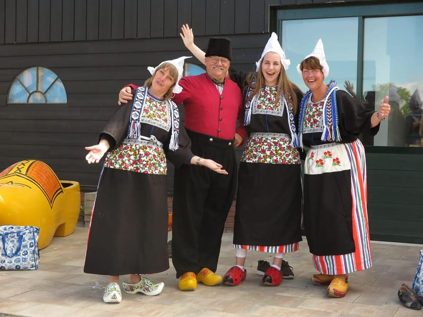 Volendam: Traditional Costume Photo with Cheese & Clog Tour - Simonehoeve: the place where the photo shoot and factory visit connect