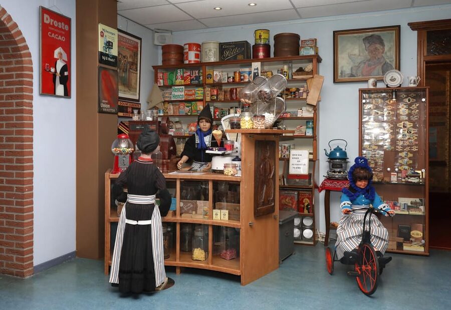 Volendam: Volendams Museum Entry Ticket - Temporary exhibitions plus quirky topics: music, underwear, and rotating shows