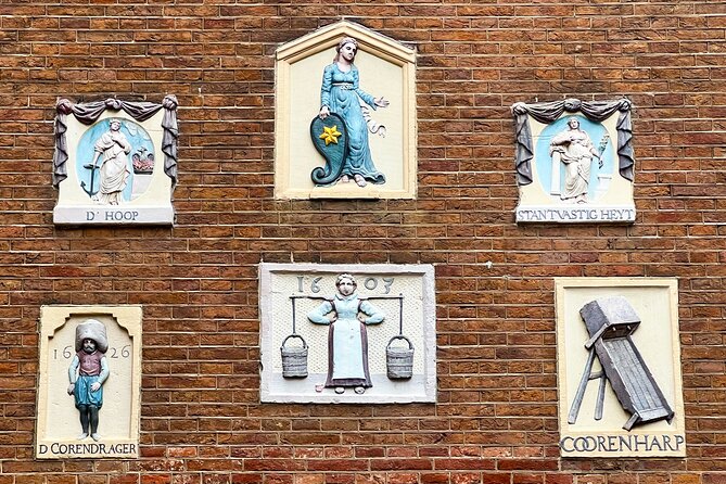 Walking Tour about Golden Age Architecture, private local guide - Wealth Symbols And Merchant Names: De Dolphijn’s Story