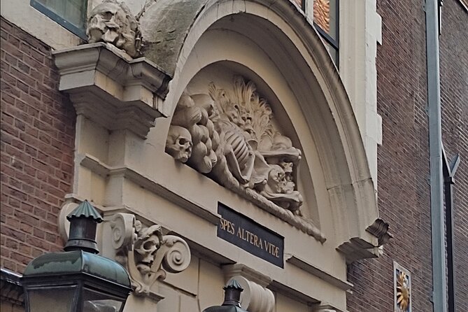 Walking Tour of Haunted Amsterdam - Spinhuissteeg: the priest and prisoner woman story