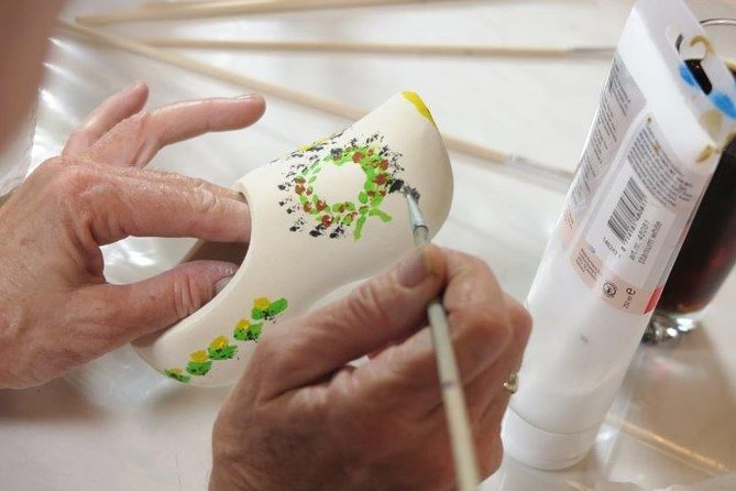 Wooden Shoes Painting Private Workshop in Simonehoeve - Making the most of a 2-hour craft session