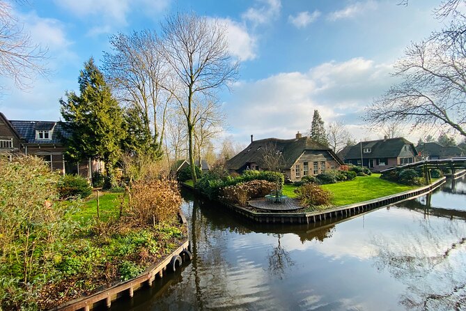 Zaanse Schans and Giethoorn Small-Group Tour with Hotel Pick-Up - Wooden Shoes and the Royal Diamond Tour, Where Craft Meets Showmanship