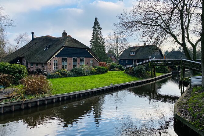 Zaanse Schans and Giethoorn Small-Group Tour with Hotel Pick-Up - Giethoorn Green Little Venice: 3 to 4 Hours to Wander and Reset