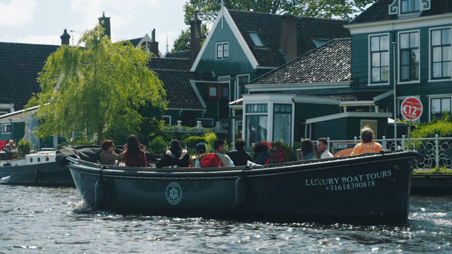 Zaanse Schans: Cruise UNESCO Windmills Village + Live Guide - Getting oriented on the water at Dutch Boat Tours
