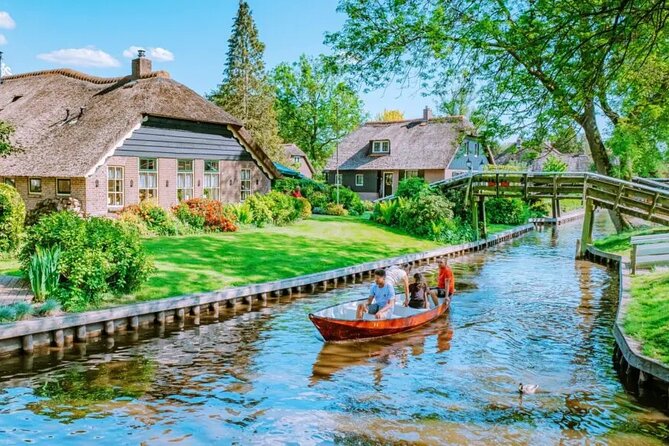 Zaanse Schans Giethoorn Private Tour from Amsterdam Canal Cruise - Giethoorn: Car-Free Canals, Thatched Homes, and a 1-Hour Cruise