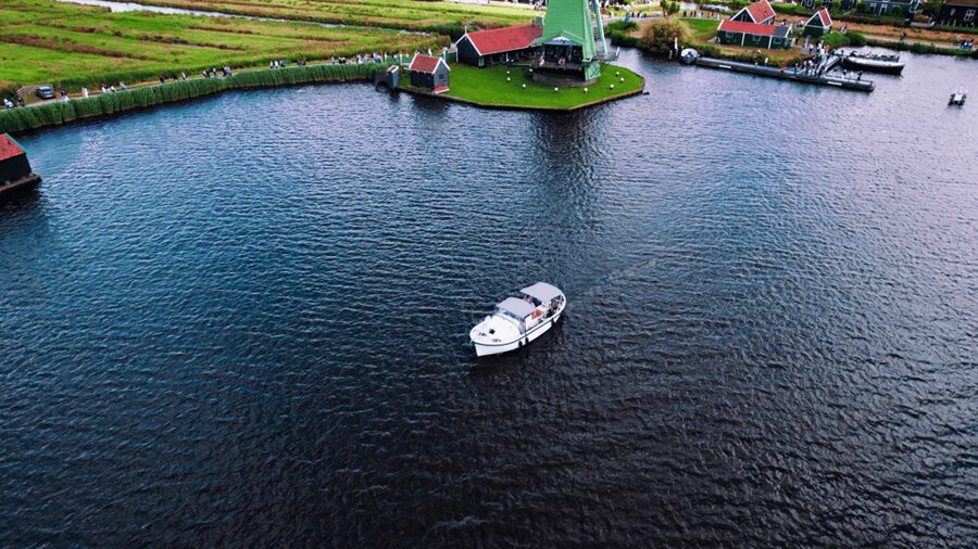Zaanse Schans: Private Cruise + Live Guide, Optional Drinks - Your live guide: why the narration is the real upgrade