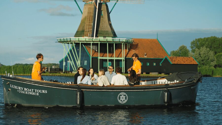 Zaanse Schans: Private Cruise + Live Guide, Optional Drinks - Practical tips before you go