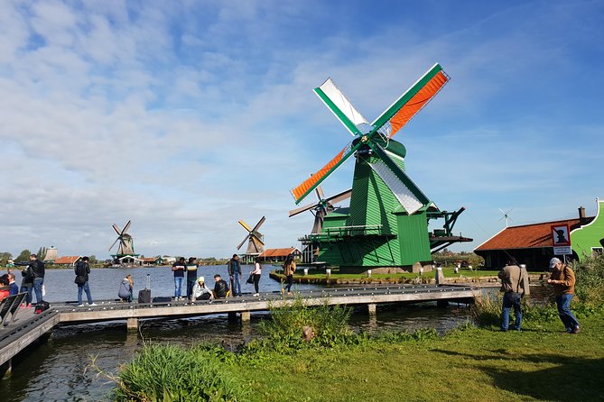 Zaanse Schans & Volendam Small-Group Tour with Hotel Pickup - Entering Zaanse Schans: Windmill Village, Clogs, and the Wooden Shoe Museum