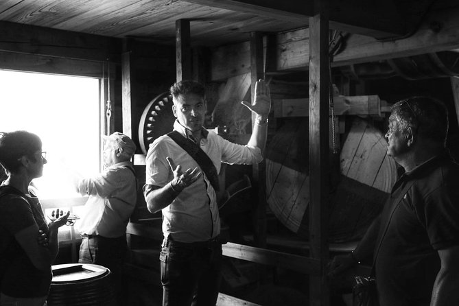Zaanse Schans windmill tour with Italian guide - The Italian guide makes the crafts make sense
