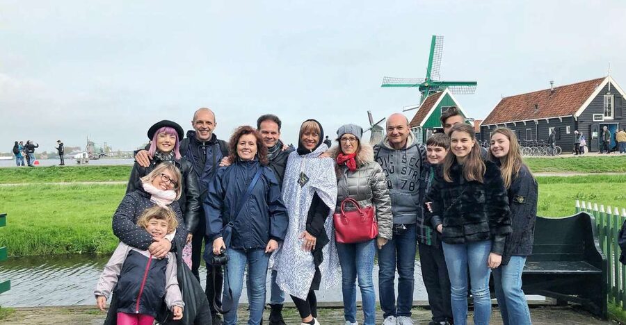 Zaanse Schans Windmills 4-Hour Tour in Italian - Entering the windmill village: what to look for during your photo time