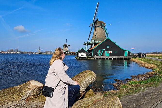 Zaanse Schans Windmills, Cheese and Volendam Tour from Amsterdam - Volendam: A Seaside Harbor Town With Old Streets and Traditions