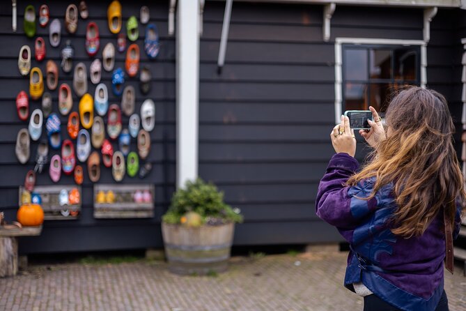 Zaanse Schans Windmills, Cheese and Volendam Tour from Amsterdam - Cheese Farm and Tasting: When Dutch Food Turns Visual