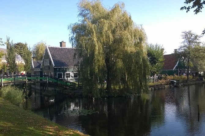 Zaanse Schans Windmills Private Tour from Amsterdam Airport - Stop 3: Kooijman Souvenirs & Clogs wooden shoe workshop and live demo